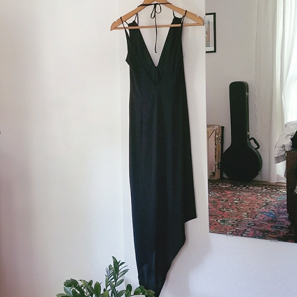 Asymmetric Deep V Gown - Picture 3 of 8